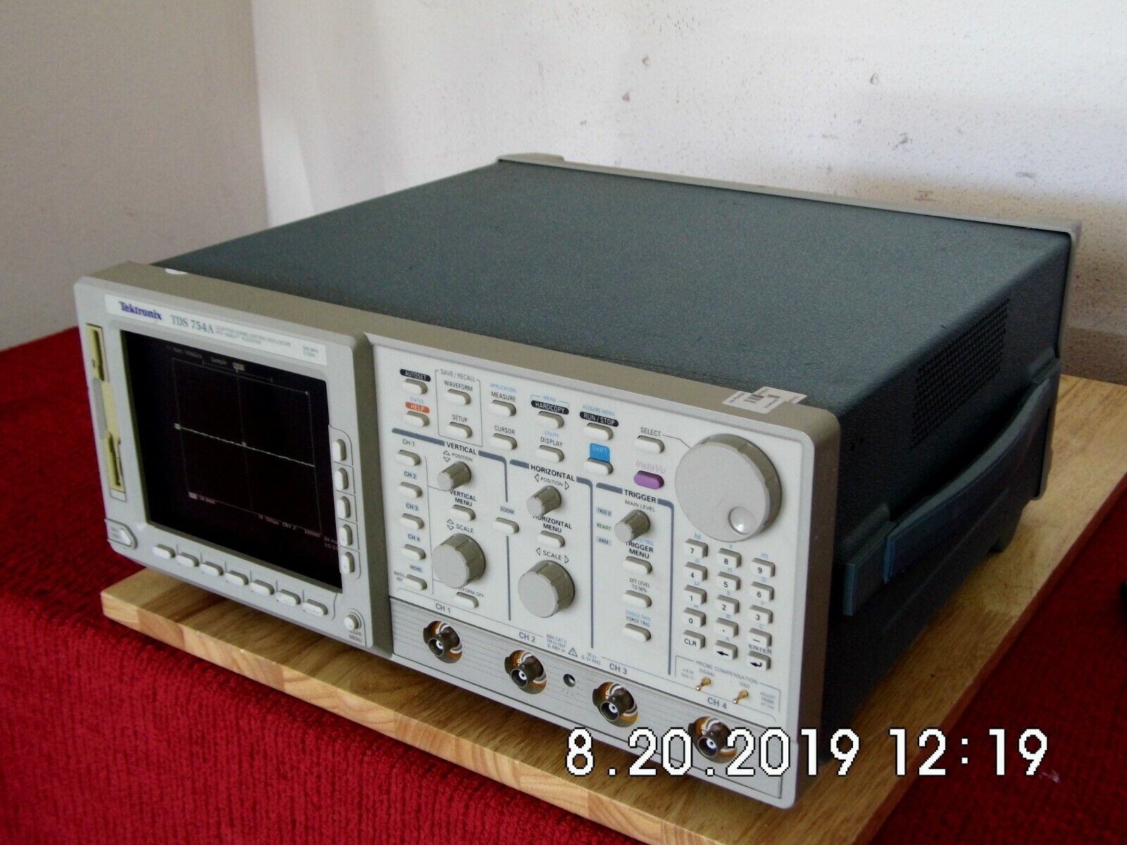 Tektronix 4 channel TDS754A 500MHz 2GSa/s oscilloscope 13 1F 1M 2F Tektronix 4 channel TDS754A 500MHz 2GSa/s oscilloscope 13 1F 1M 2F